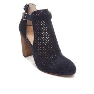 Crown & Ivy, size 9 heels, navy blue